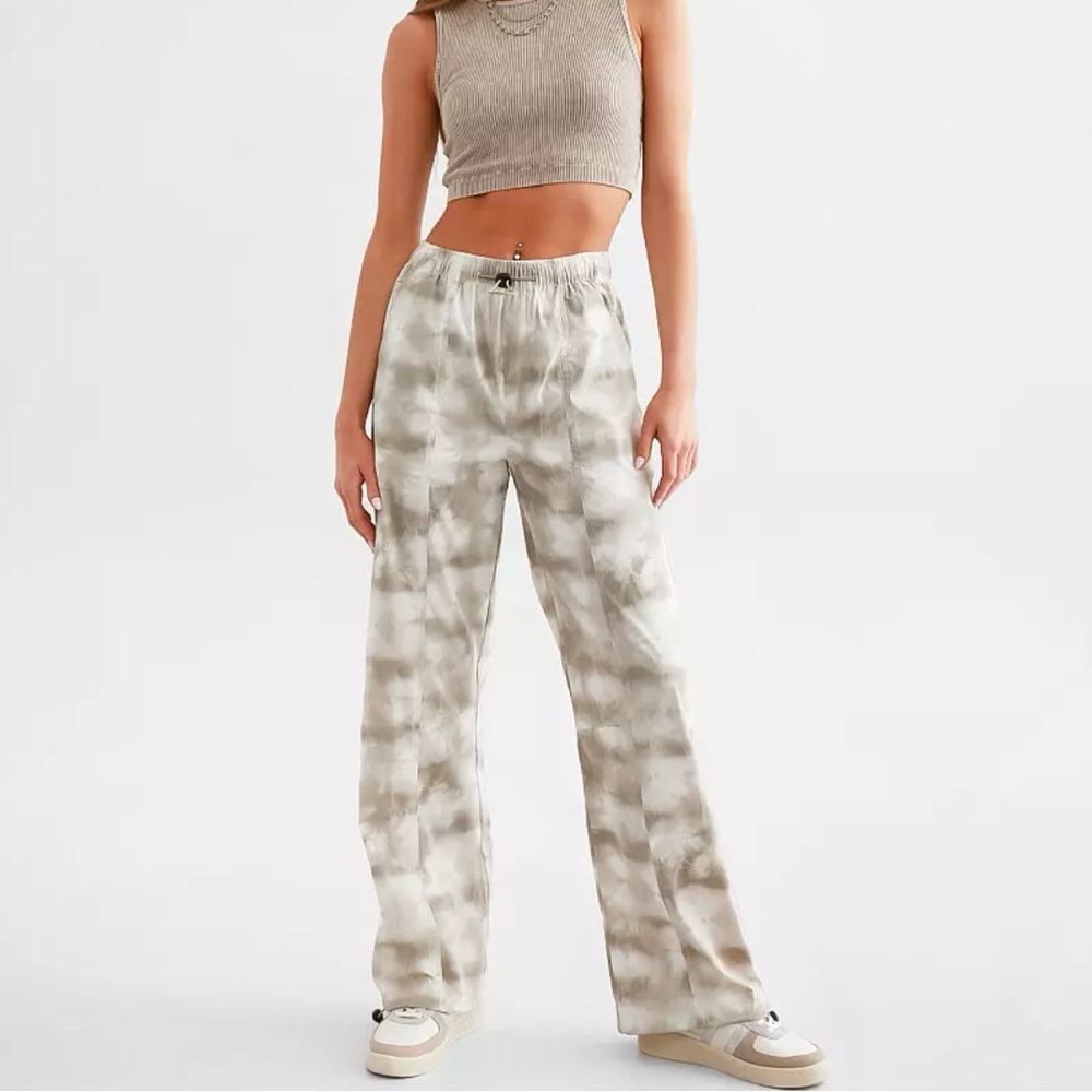 Buckle Marble Camo parachute Pants